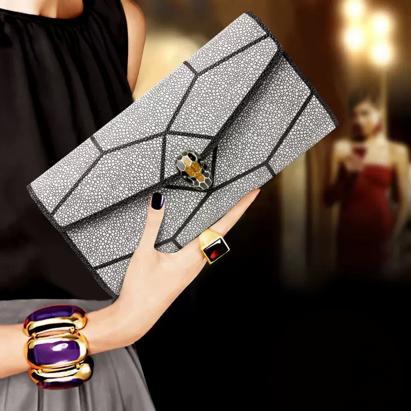 Clutch bag women's new fashion large-capacity leather handbag banquet bag chain celebrity bag shoulder Messenger bag