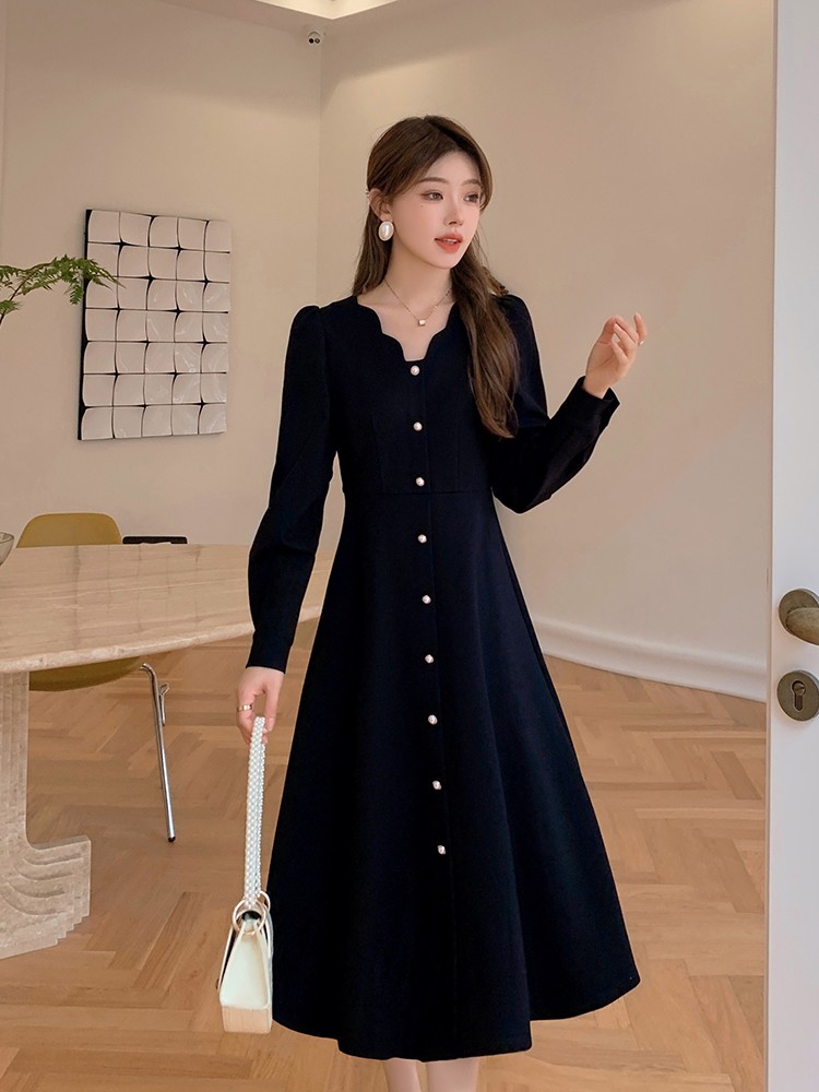 Lanyu large size women's clothing slightly fat mm temperament V-neck waist a-line dress autumn and winter black long-sleeved bottoming skirt